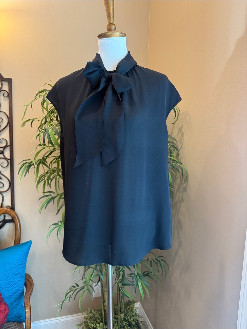 St John Women’s Black Tie-Neck Cap Sleeve Silk Top